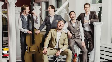 Grupa "Dziļi violets" atver savu bāru