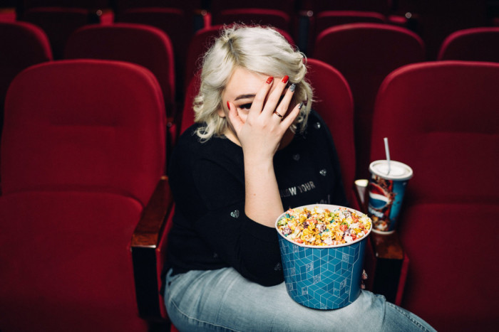 Nebaidies darīt lietas viens! Dodies uz izrādi, uz filmu, pat pārgājienā. Nepalaid garām iespējas, tikai dēļ tā, ka nav kompānija.